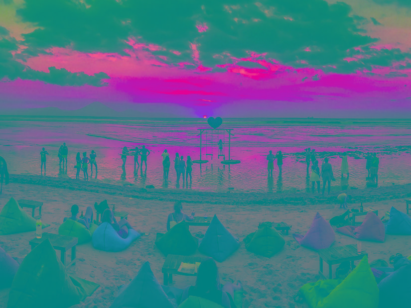 Sunset beach bar - GiliT
